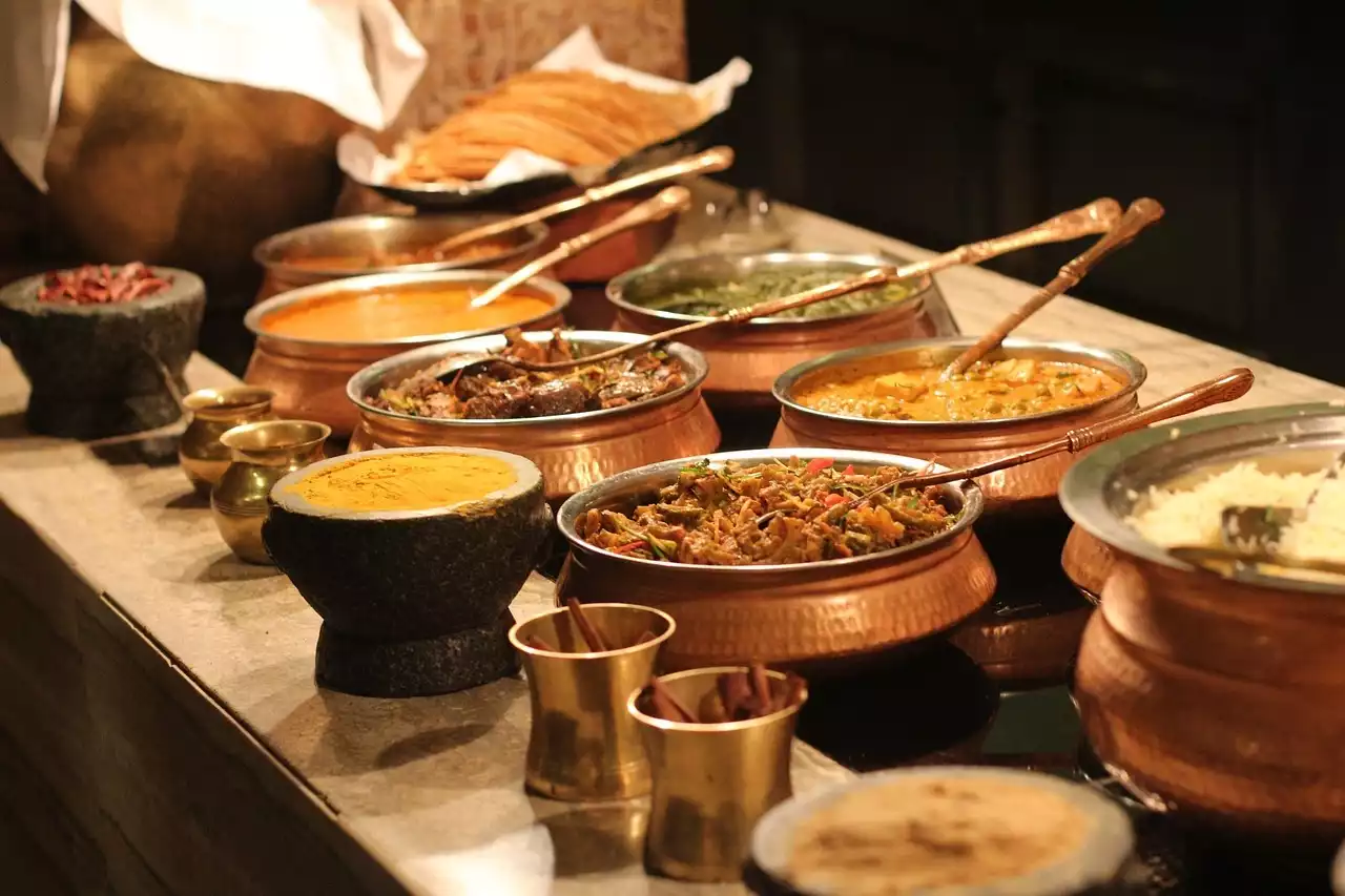 دليل المبتدئين للتوابل والأعشاب الهندية: النصائح والتوابل الشائعة واستخدامات الطهي