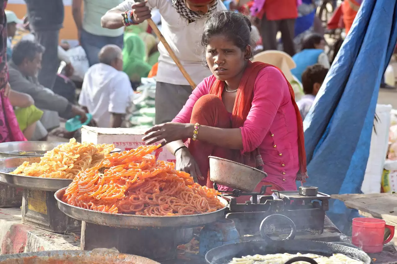 10 أطعمة شوارع هندية شهيرة يجب أن تجربها